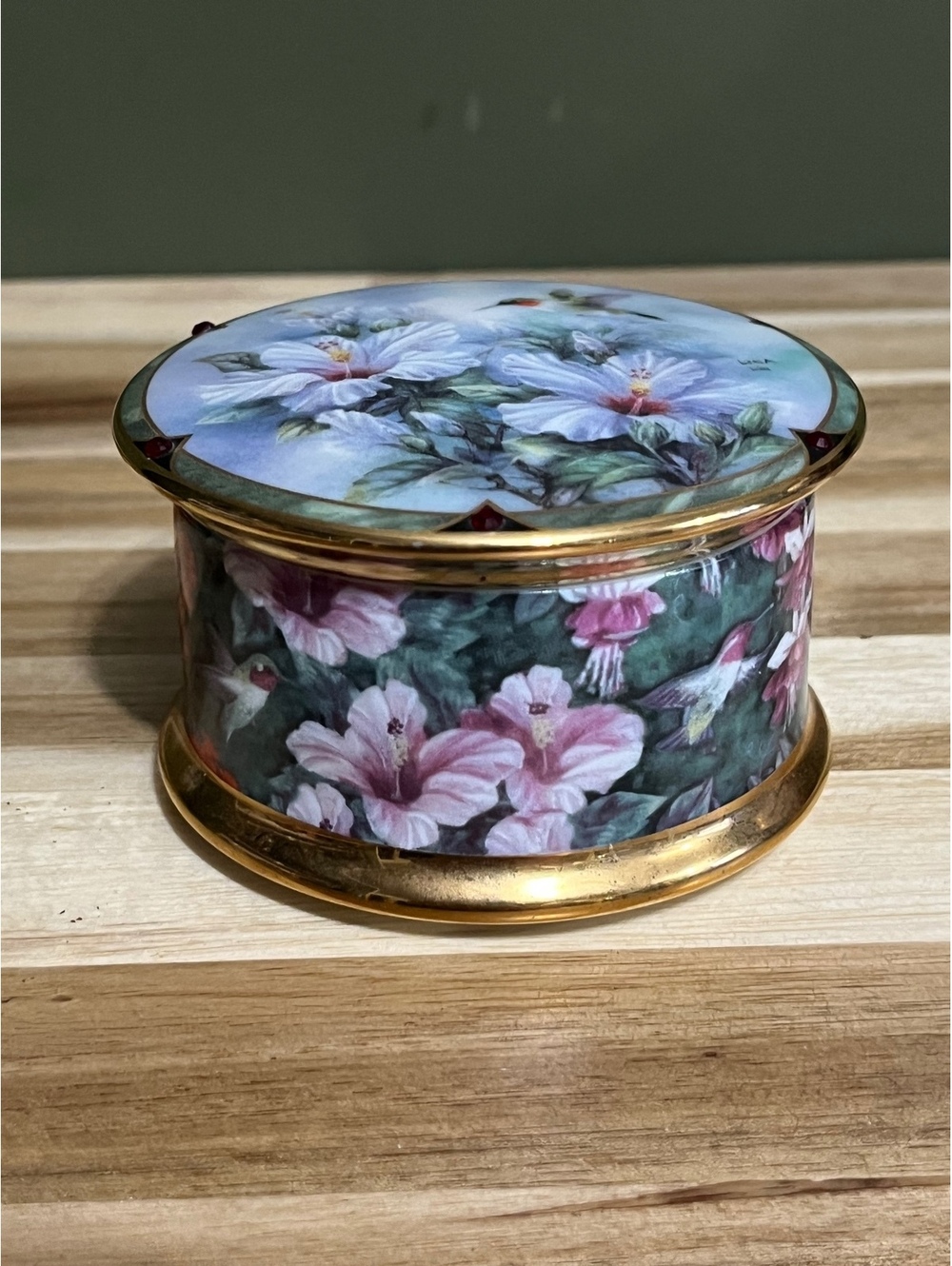 Ardleigh-Elliott 1994 Porcelain Music Box 'The Ruby-throated Hummingbird' by L.